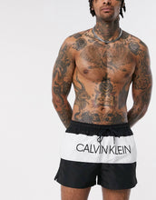 Load image into Gallery viewer, Shorce Calvin Klein Placed