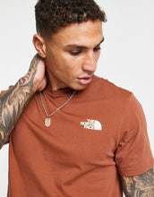 Load image into Gallery viewer, The North Face Collage burgundy