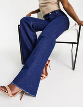 Load image into Gallery viewer, BOSS Orange FRIDA 70s jeans medium blue