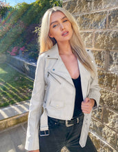 Load image into Gallery viewer, Jakne Stradivarius faux leather