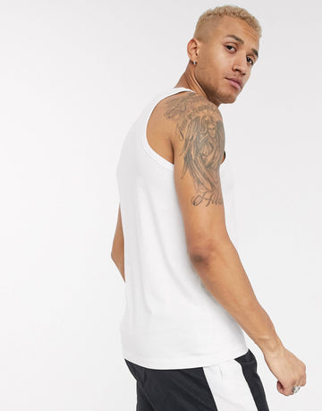 Maicë Nike Club vest