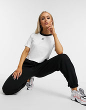 Load image into Gallery viewer, Maicë adidas Originals trefoil crop