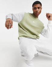 Load image into Gallery viewer, Nike Colourblock khaki/multi