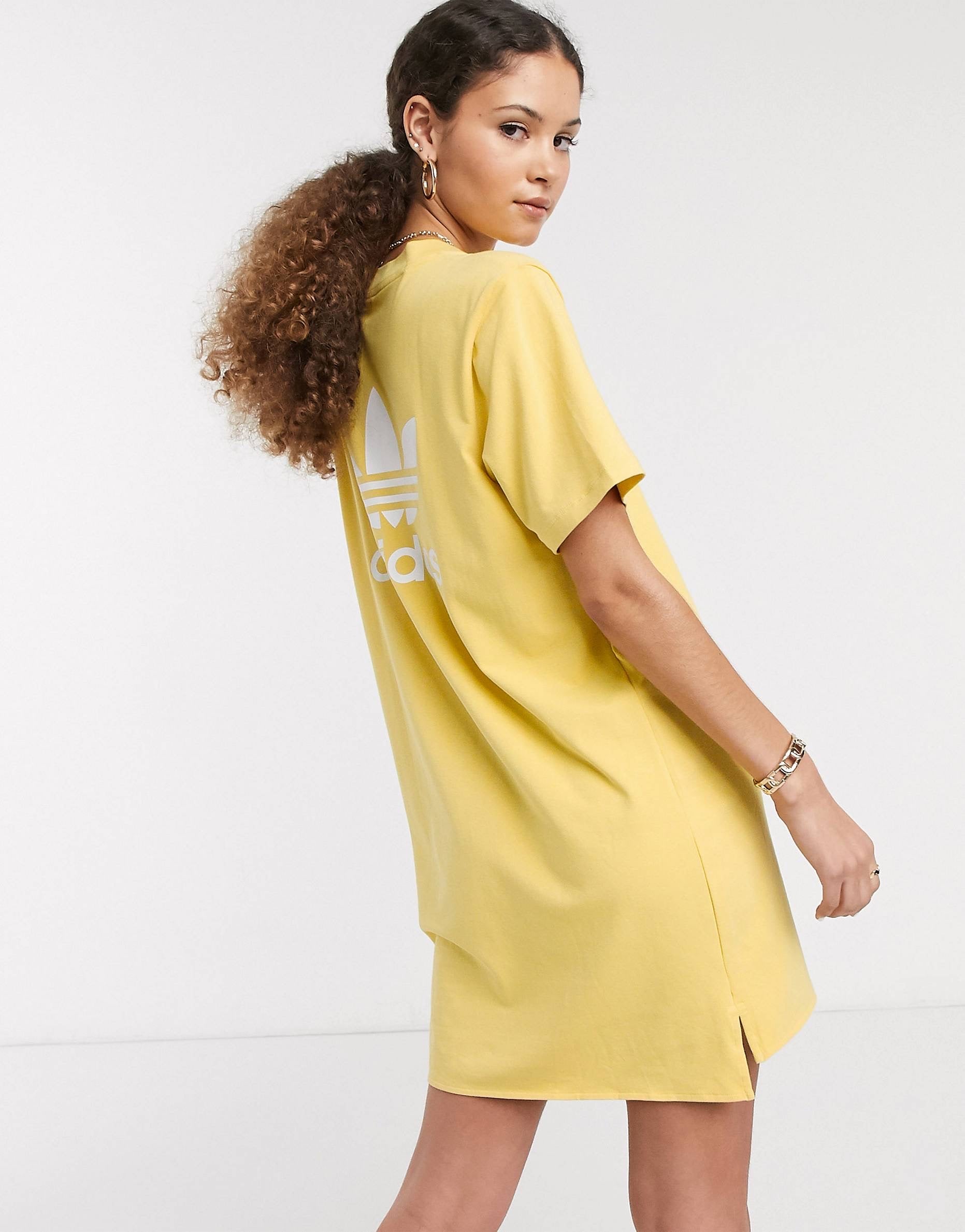 Fustan adidas Originals - Yellow