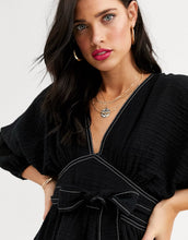 Load image into Gallery viewer, Bluze Stitching detail