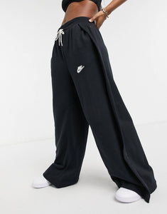 Nike Earth Day joggers in black