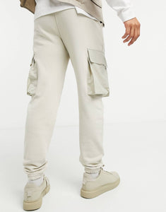 Cargo jogger pocekts in beige