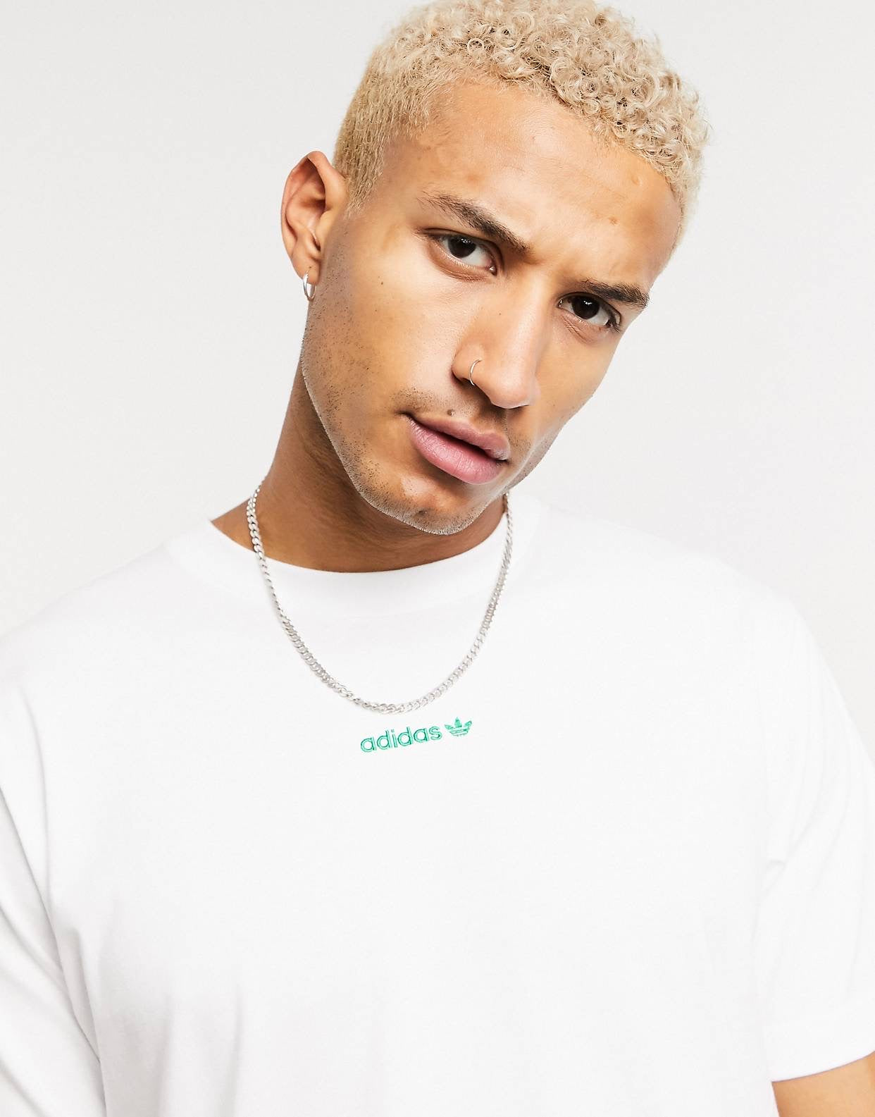 Maicë adidas Originals repeat logo green
