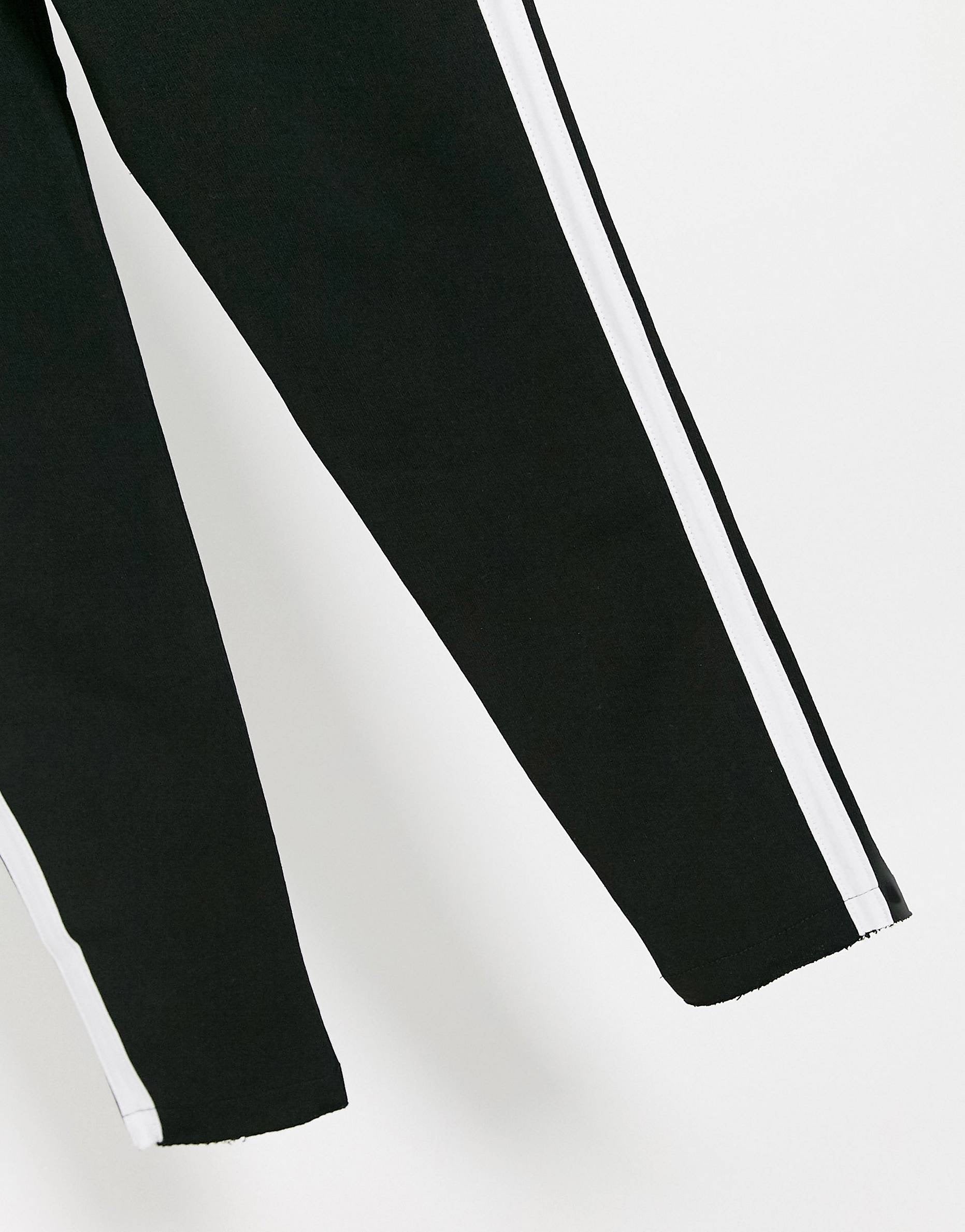 Legging with raw edge