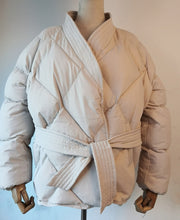 Load image into Gallery viewer, Pallto Hzirip 2019